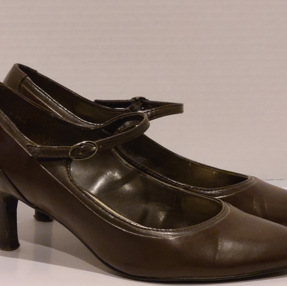 East 5th Ave Heels - Picture 3 of 13